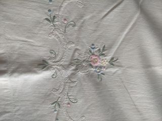 Sabana y almohadón bordados
