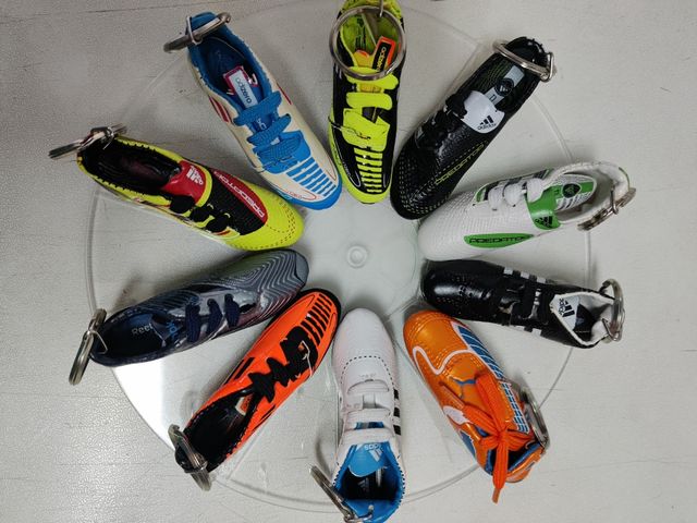 Coleccion 20 llaveros bambas futbolistas
