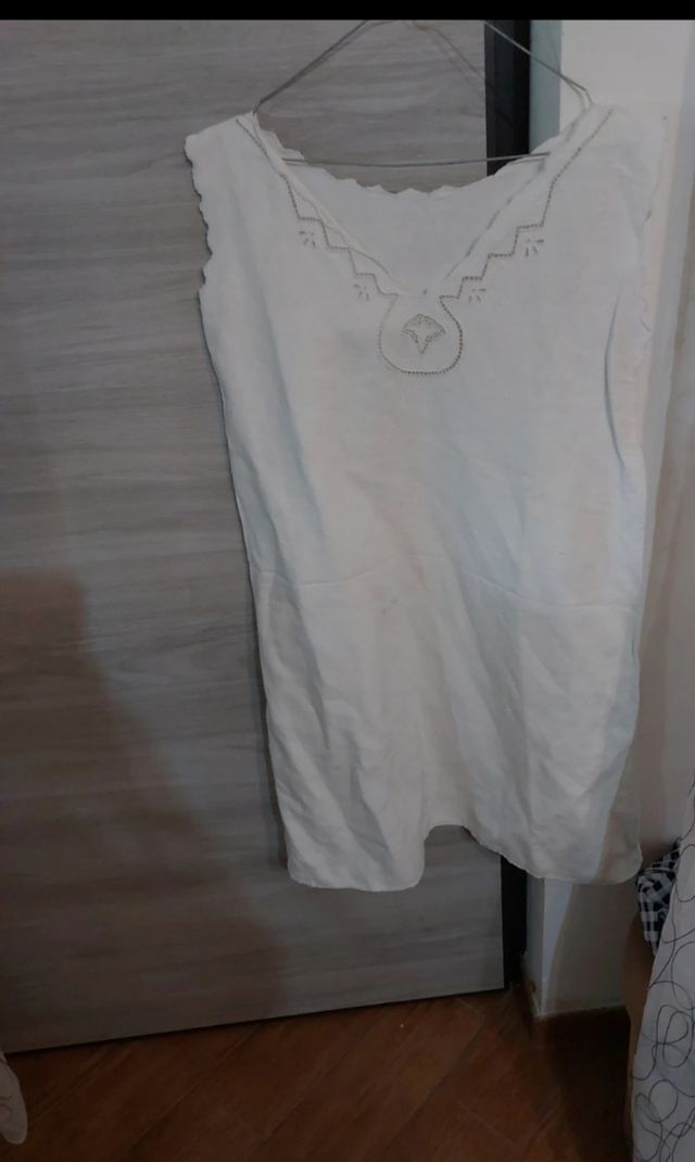 Camicia da notte ricamata  della nonna