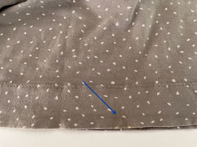 Minifalda gris con puntos blancos