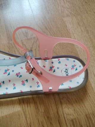 Sandalias de goma para el agua