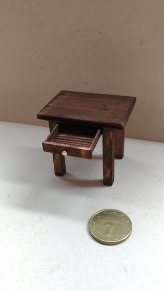 Mini mesita de noche 