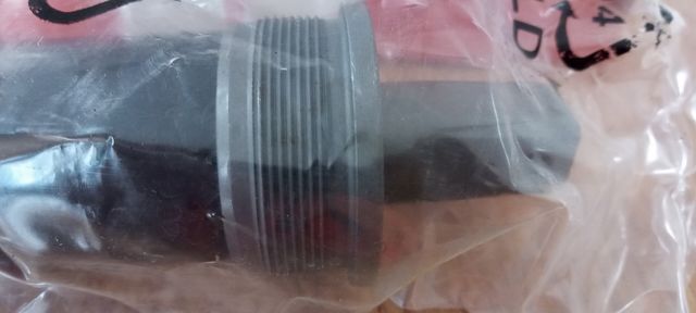 Eje de pedalier nuevo sin usar