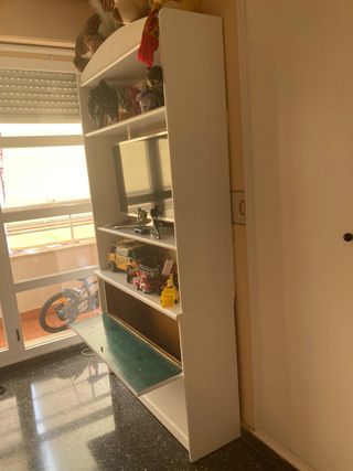 Mueble estantería de madera de pino