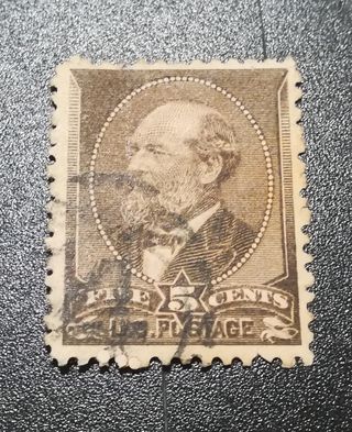 Escaso sello USA 1882-3 5 cts. Garfield marrón 50%