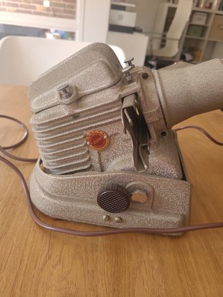 PROYECTOR MANUMATICO