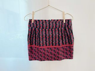 Minifalda negra con flores