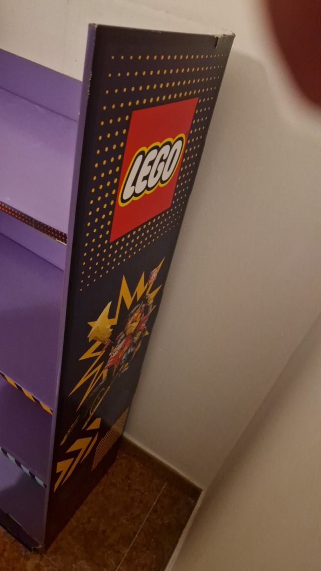 Estantería cartón Lego oficial