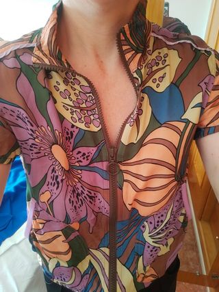 Bomber floreada de Mango