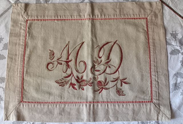 Dos tapetes para comer