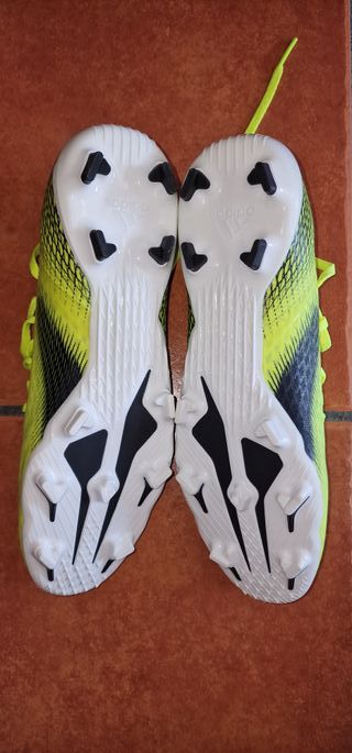 BOTAS DE FUTBOL ADIDAS