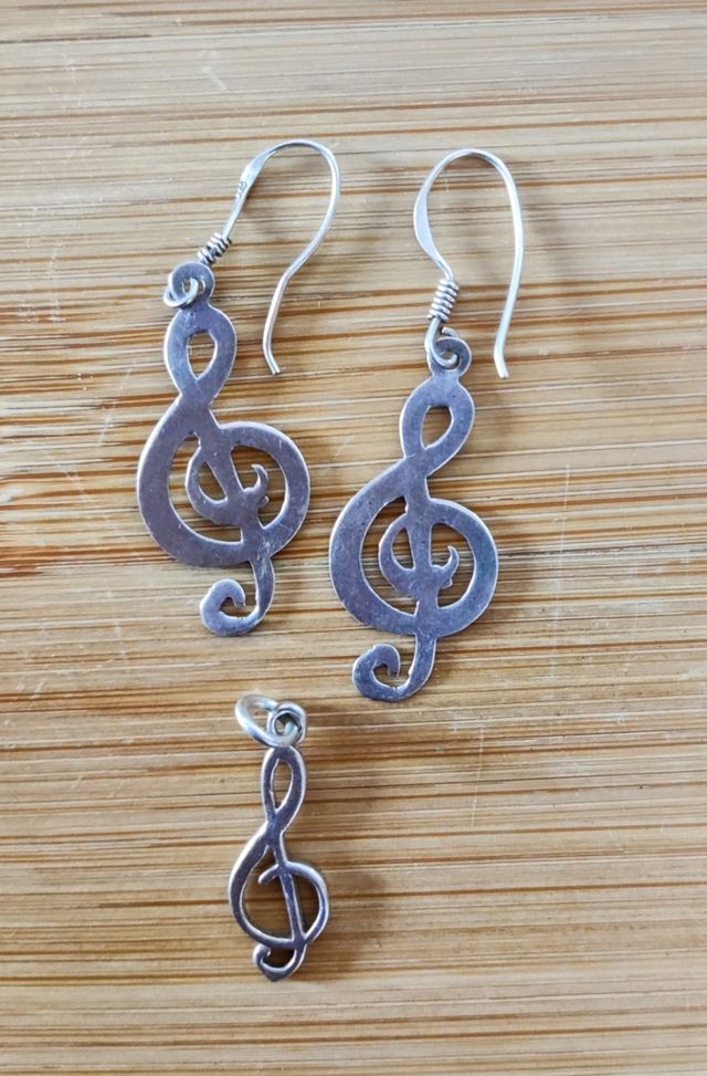 Pendientes y collar clave de Sol plata