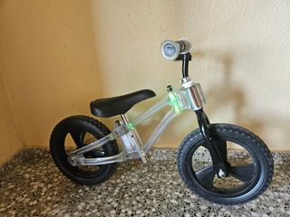 Bicicleta sin pedales con luces