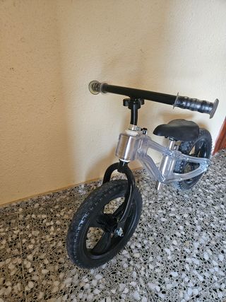 Bicicleta sin pedales con luces