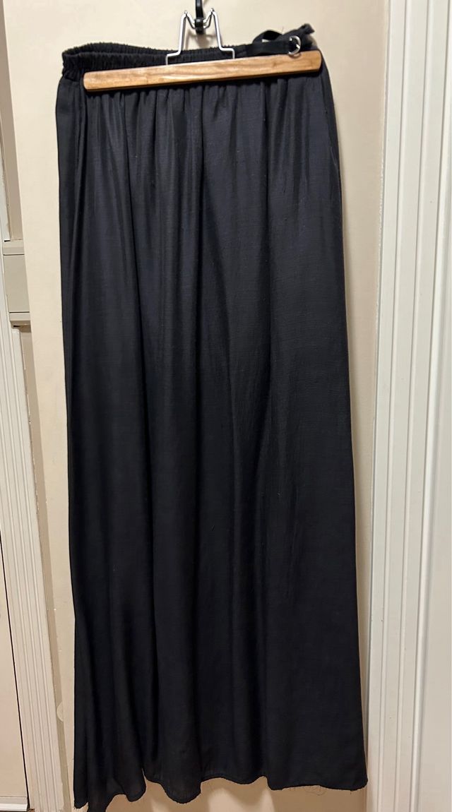 Falda larga negra