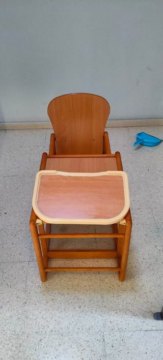 Trona, silla y mesa de niño