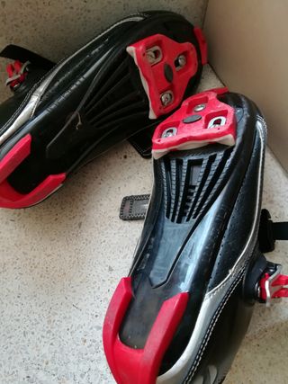 Transporting bicicleta y botas