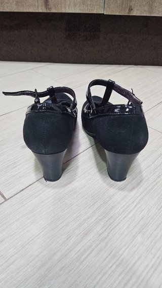 Tacones negros