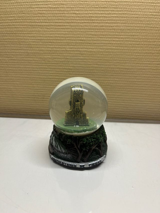 Bola de nieve “Monasterio de Piedra”