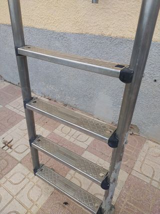 Escalera de piscina