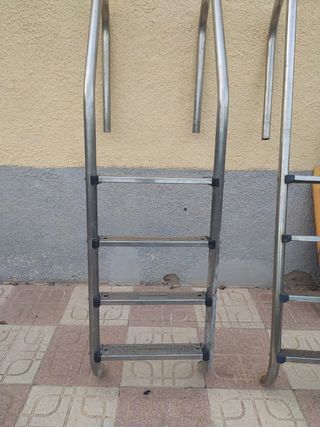 Escalera de piscina