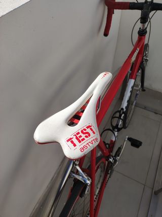 Bicicleta carretera talla L Está en SEVILLA