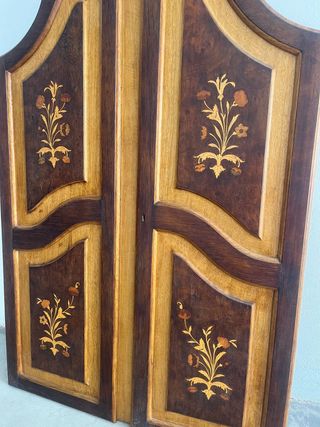 Pareja de puertas de armario o alacena