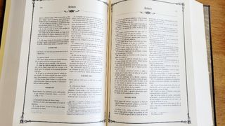 Biblia antigua muy grande