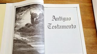 Biblia antigua muy grande