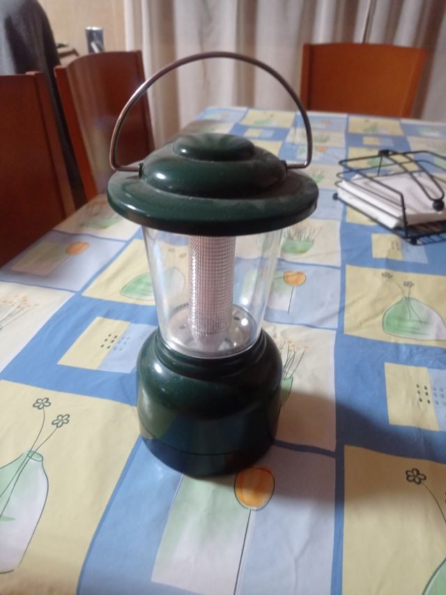 Lampara de mesita de noche  portatil.