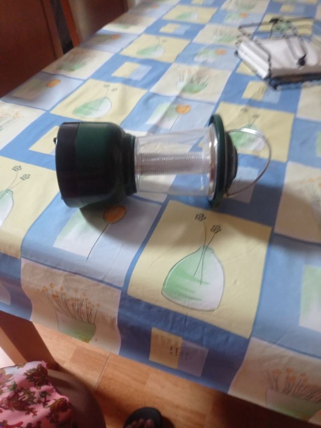 Lampara de mesita de noche  portatil.