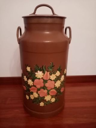 Lechera grande pintada a mano