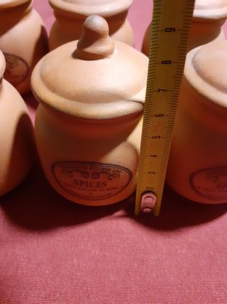 8 vasetti portaspezie in terracotta