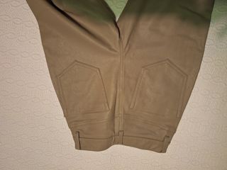 Pantalones de polipiel gris