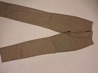 Pantalones de polipiel gris