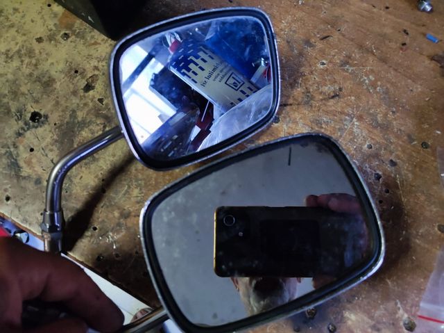 Selle, specchietti, e altri ricambi moto