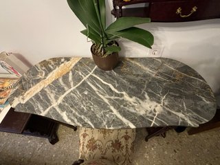Aparador / consola de madera con mármol natural