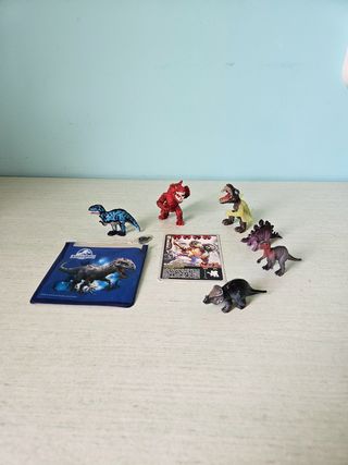 6 dinosauri + bustina Jurassic World + Predasaurs