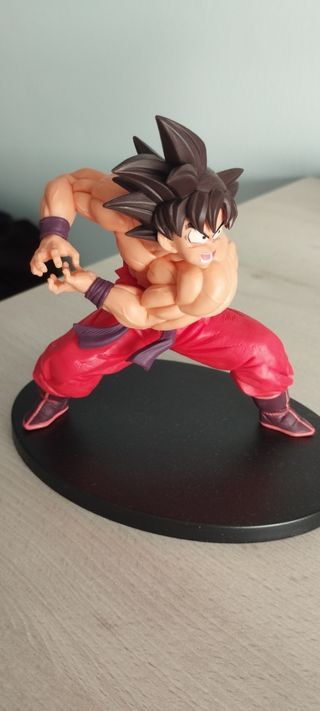 Figura dragón ball