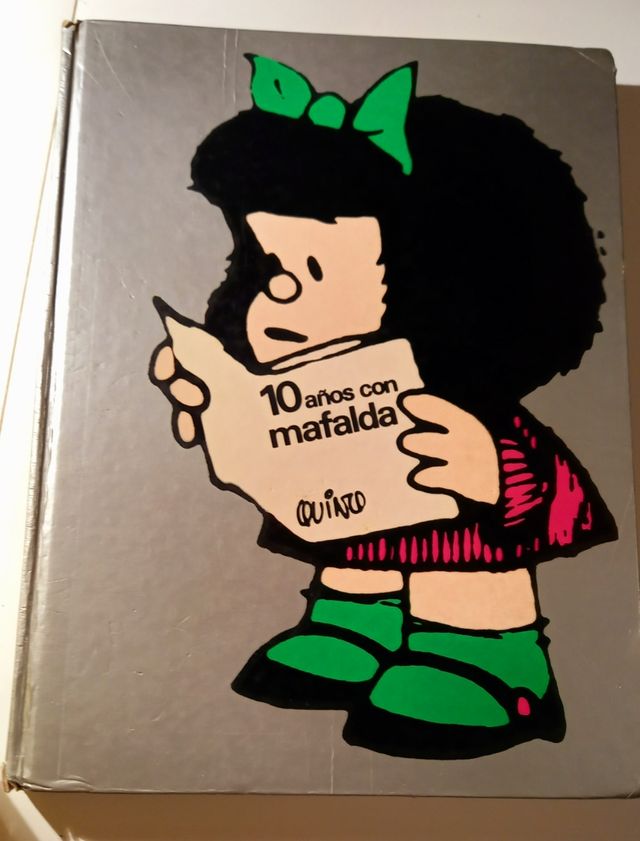 Libro cómic 10 años con Mafalda
