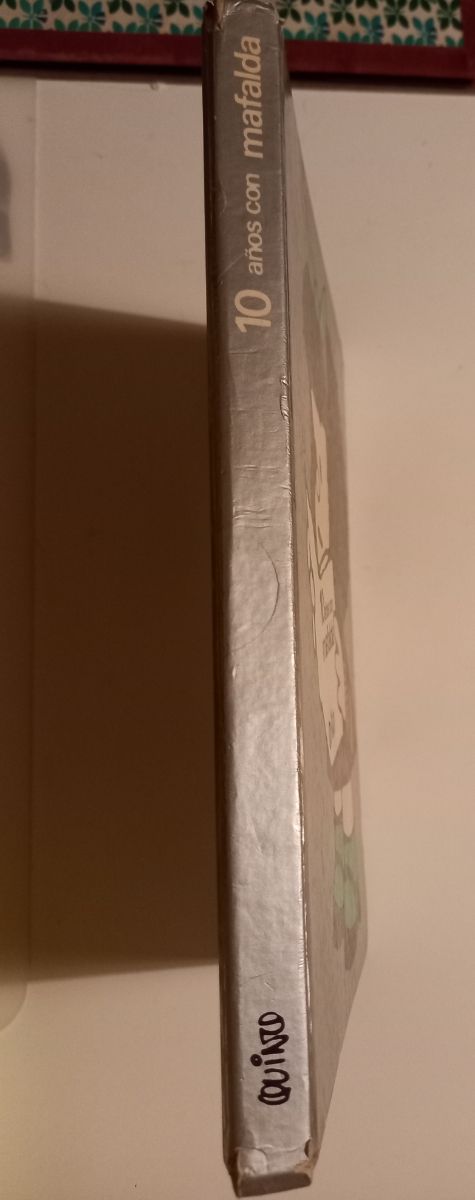 Libro cómic 10 años con Mafalda