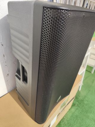 Altavox autoamplificado