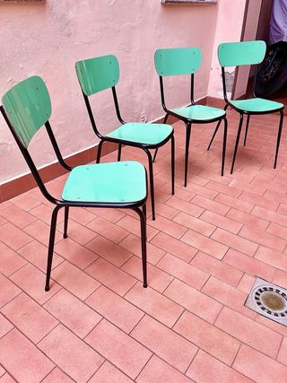 Sedie in formica verdi struttura nera