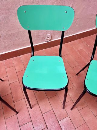 Sedie in formica verdi struttura nera