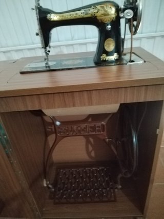 Maquina de coser antigua