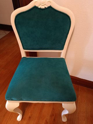 Silla pequeña o descalzadora vintage.