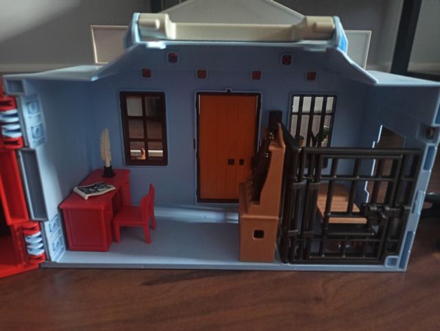 Oficina del sheriff y Banco Playmobil