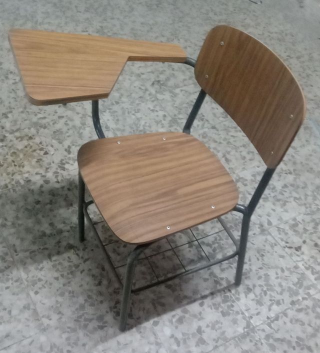 Sillas escolares verdes con pala derecha