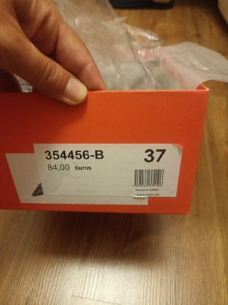 Zapatos nuevos talla 37-38
