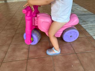 Moto correpasillos rosa y lila